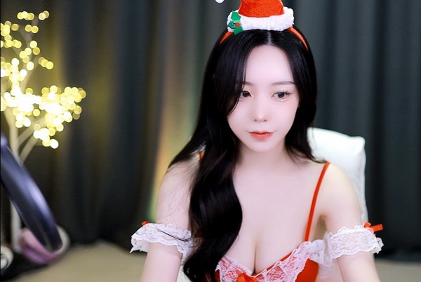 手游走在腿的最里面小说徐小芊
