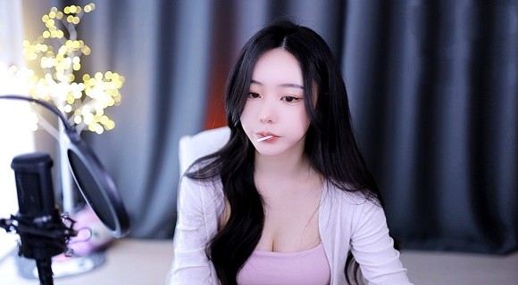 滳ԹϱϺƵеĺŮط㣬ղؼУ