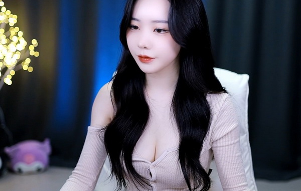 小奶瓶(产奶) 晨晨爱吃萝卜:丰富武器系统任你选,策略战斗更精彩!
